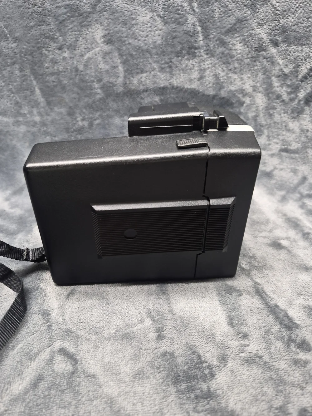 Vintage Polaroid Sun 600 LMS Instant Film Camera With Strap Brocken  Untested